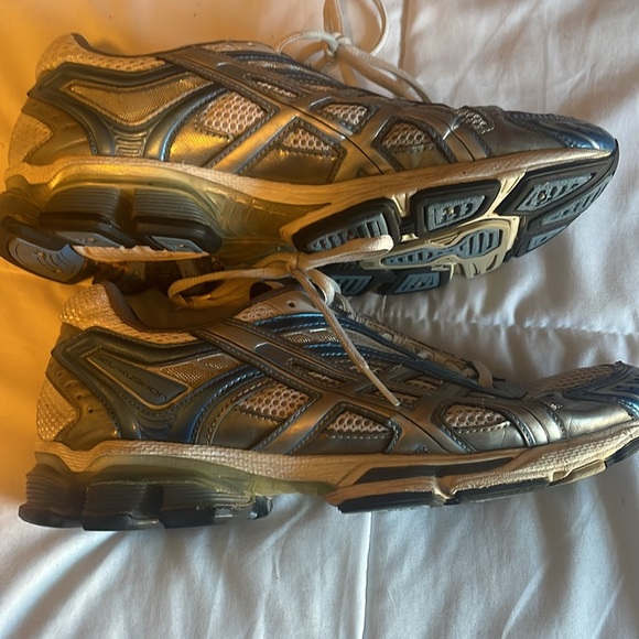 ASICS - Picture 2 of 5